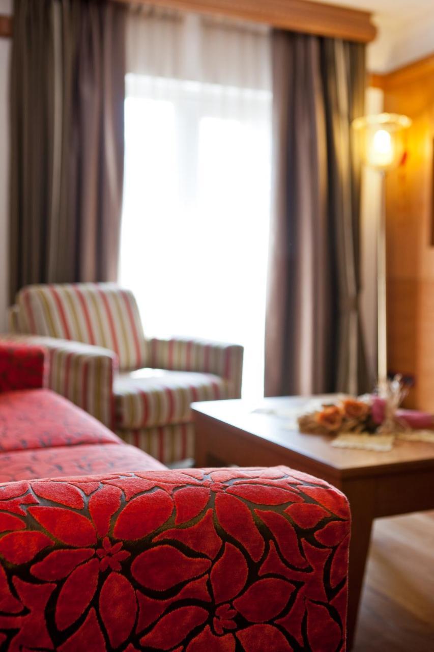 Hotel Haus Michaela Sappada Buitenkant foto